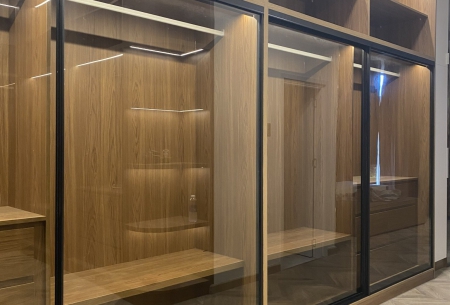 CÔNG TRÌNH THI CÔNG CÁNH KÍNH CỬA LÙA TẠI TÂN PHÚ